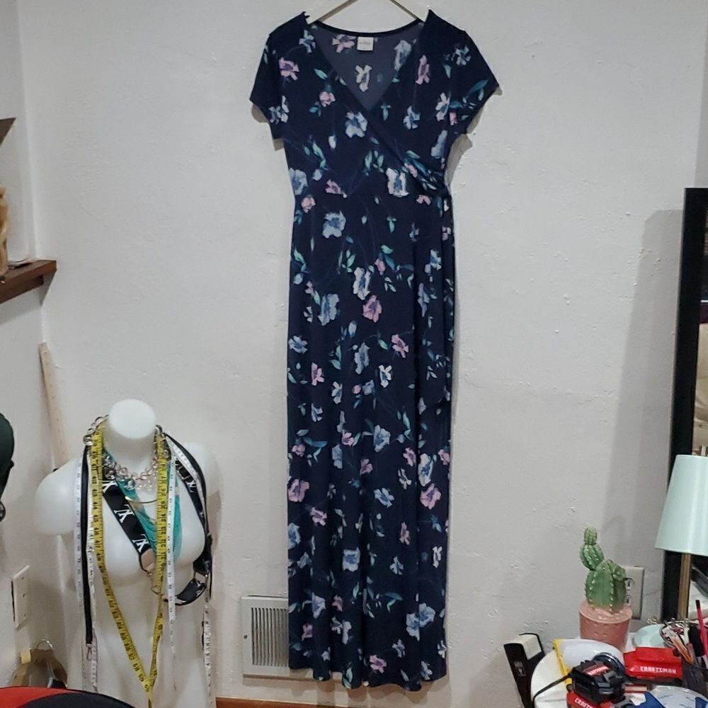 Kaileigh Maternity Dress Maxi Length in Floral Print Size S